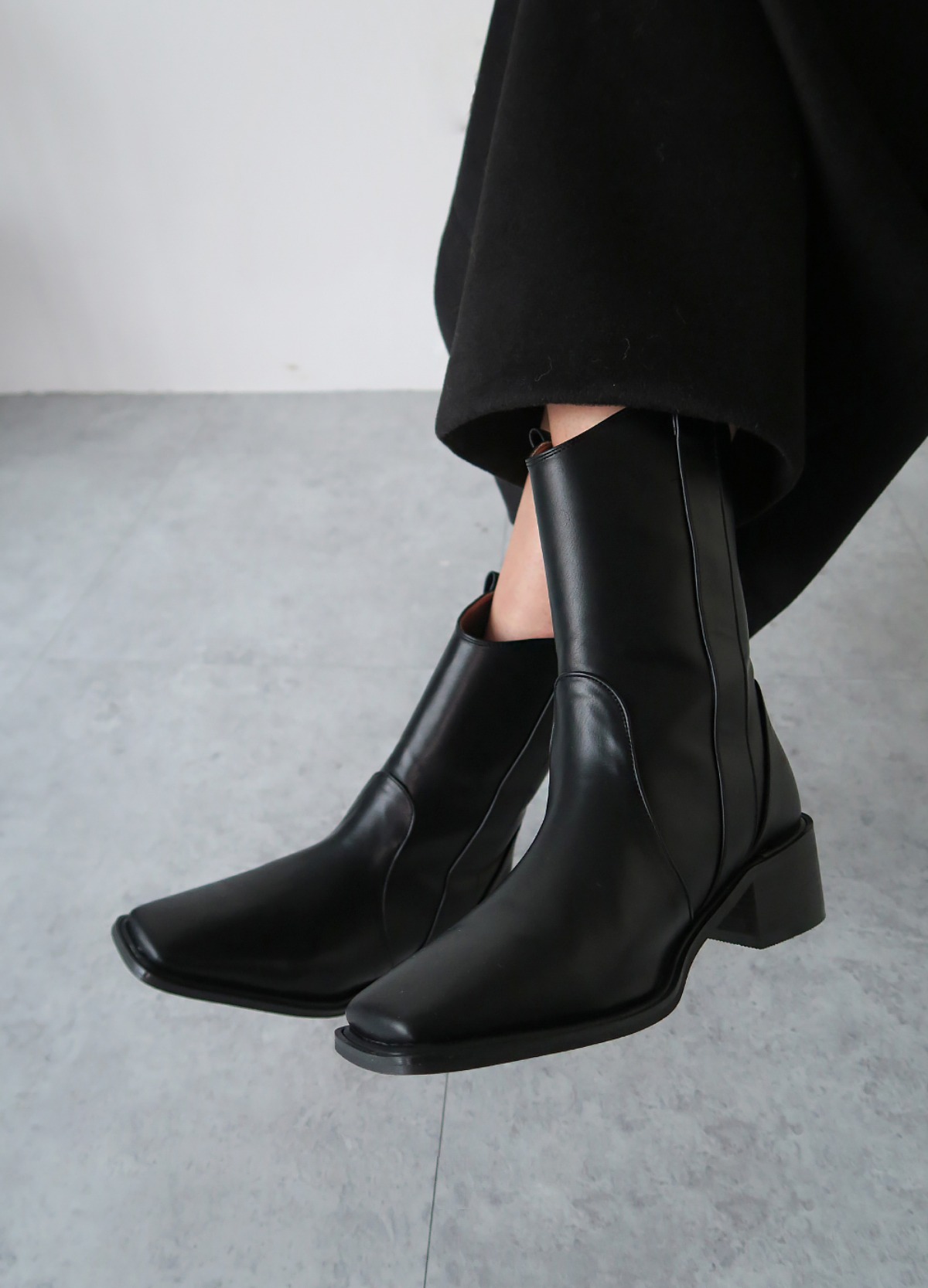 Formal Line Middle Boots