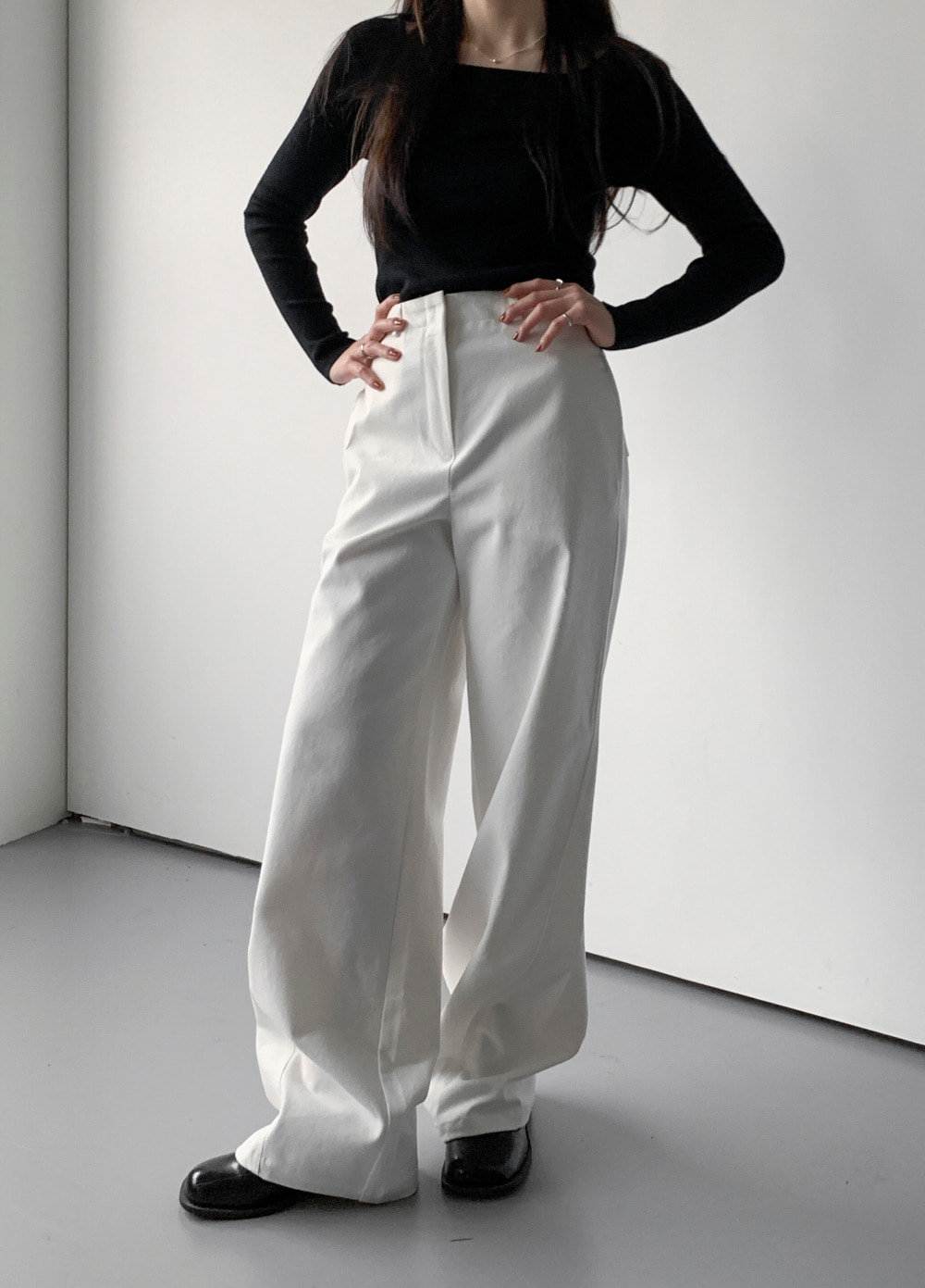 [THEORE] Wide Curved Pants