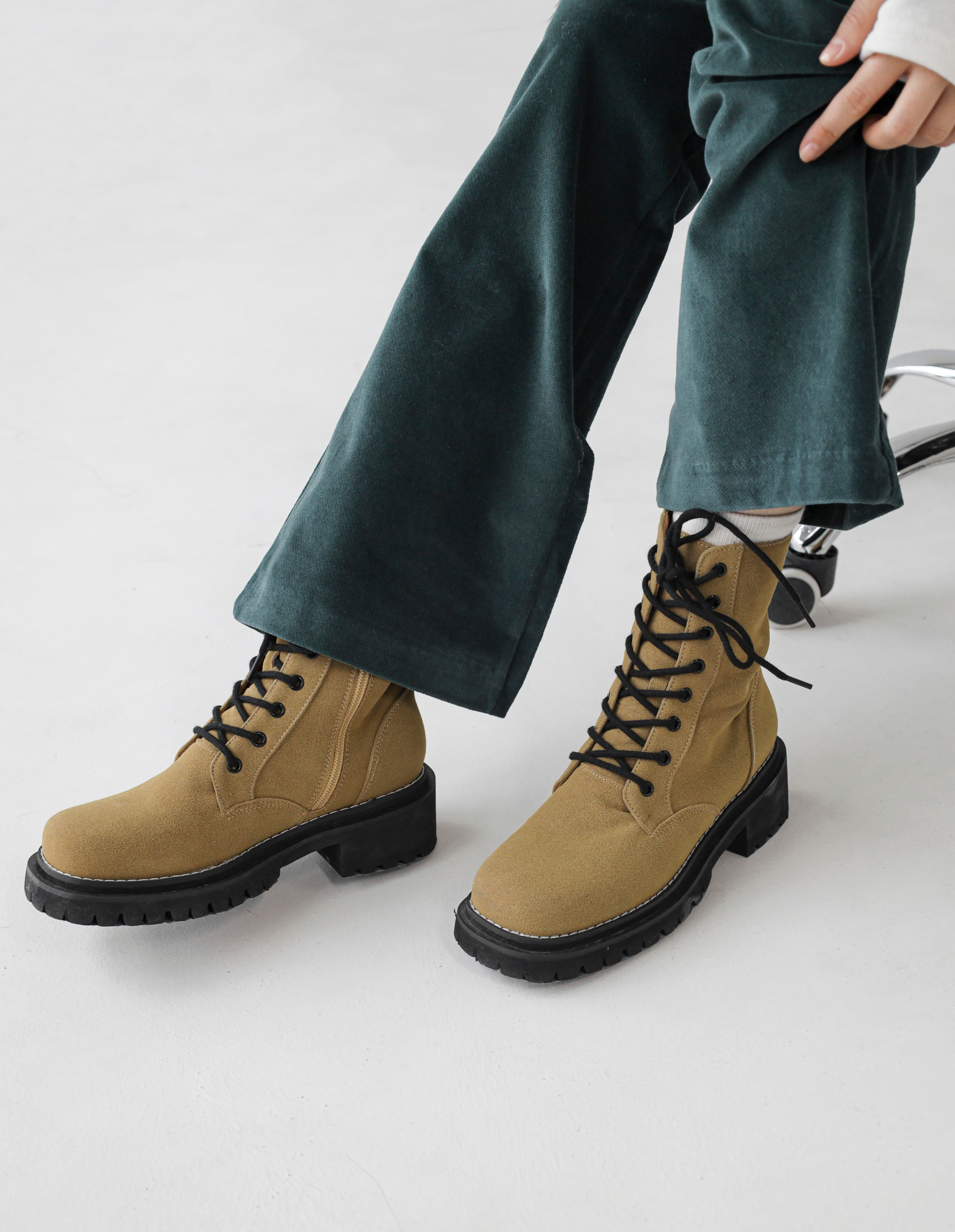  Lace-up Walker Boots