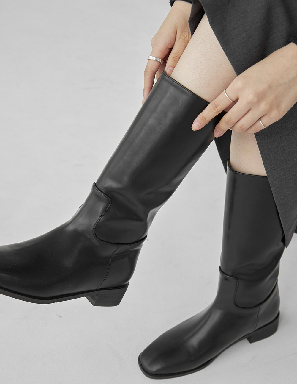 Back Zipper Square Middle Boots