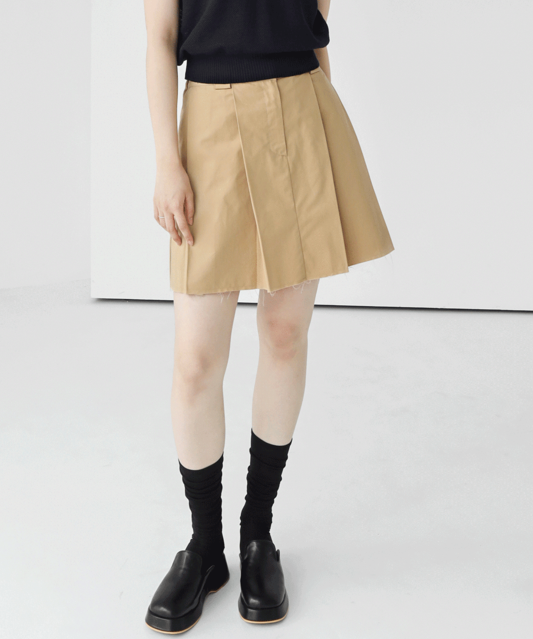 One-tuck Low Skirt